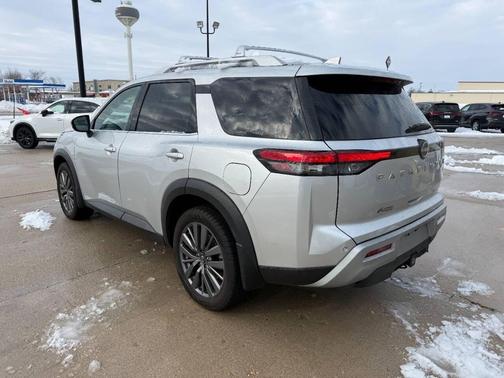 2023 Nissan Pathfinder SL 4WD