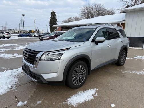 2023 Nissan Pathfinder SL 4WD