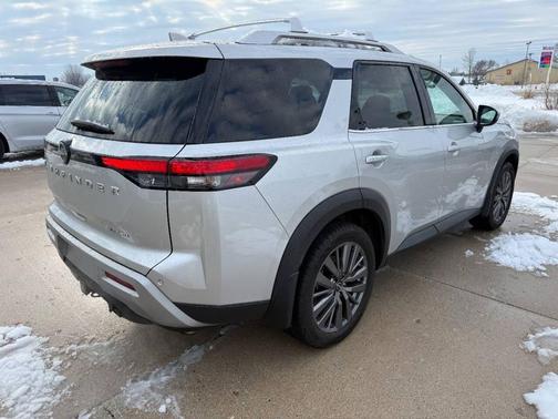 2023 Nissan Pathfinder SL 4WD