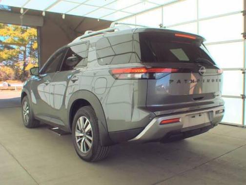 2023 Nissan Pathfinder SL 4WD