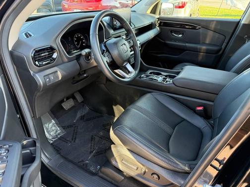 2025 Honda Pilot Touring 8-Passenger