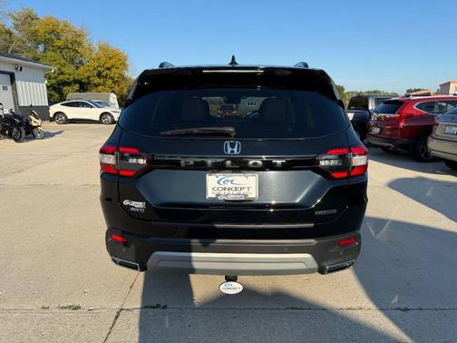 2025 Honda Pilot Touring 8-Passenger