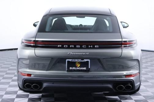 2026 Porsche Panamera 4