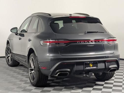2025 Porsche Macan Base
