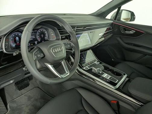 2025 Audi Q7 45 Premium Plus
