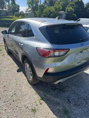 Iconic Silver Metallic 2022 Ford Escape SE