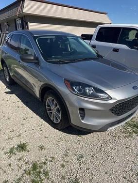 Iconic Silver Metallic 2022 Ford Escape SE