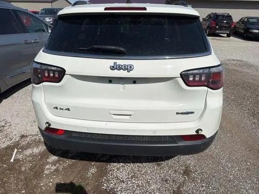 White Clearcoat 2019 Jeep Compass Latitude