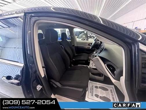2021 Chrysler Voyager LX