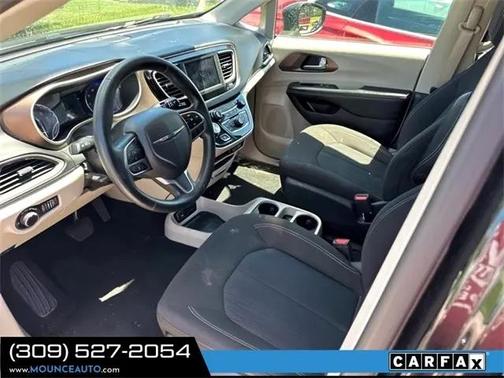 2021 Chrysler Voyager LX