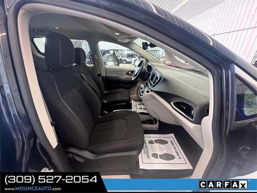 2021 Chrysler Voyager LX