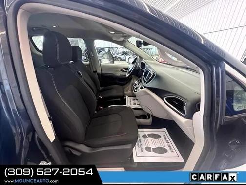 2021 Chrysler Voyager LX