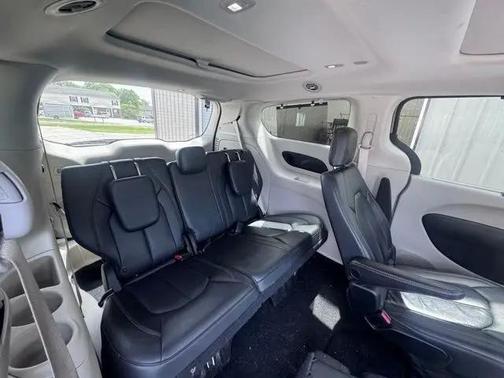 Gray 2018 Chrysler Pacifica Touring-L