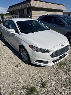 White 2013 Ford Fusion SE