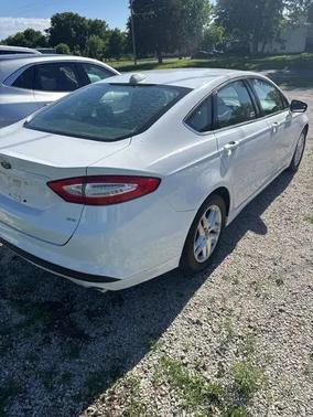 White 2013 Ford Fusion SE