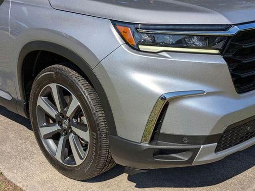 Lunar Silver Metallic 2025 Honda Pilot Touring 8-Passenger