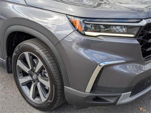 2025 Honda Pilot Touring 8-Passenger