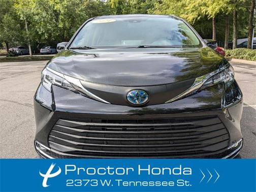 2021 Toyota Sienna XLE 8 Passenger