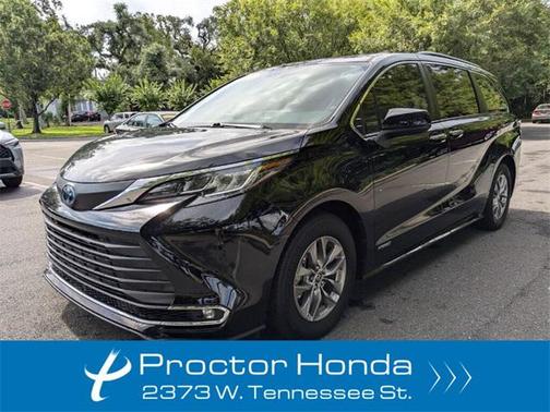 2021 Toyota Sienna XLE 8 Passenger