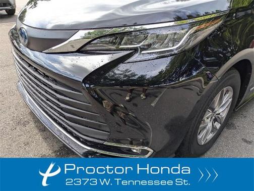 2021 Toyota Sienna XLE 8 Passenger