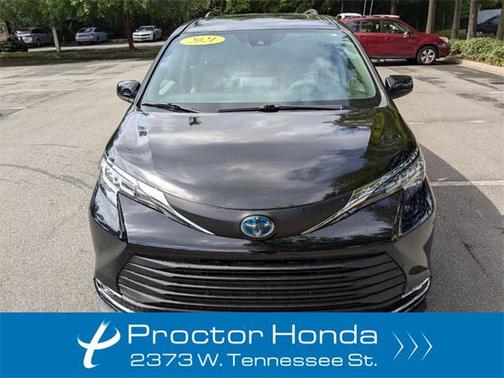 2021 Toyota Sienna XLE 8 Passenger