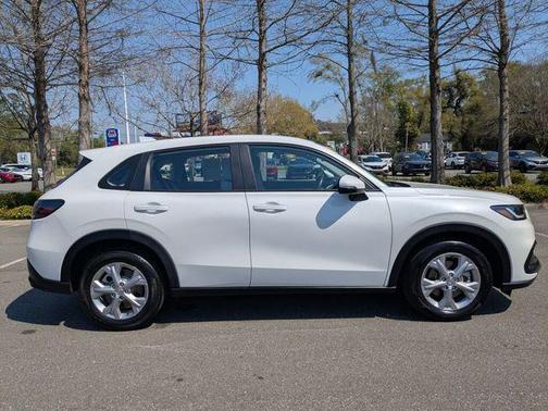 Platinum White Pearl 2024 Honda HR-V LX