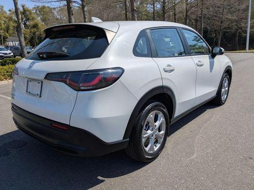 Platinum White Pearl 2024 Honda HR-V LX