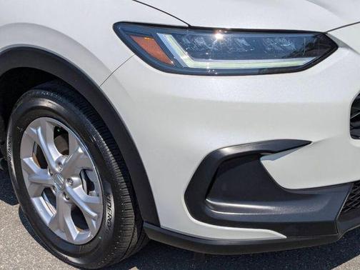 Platinum White Pearl 2024 Honda HR-V LX