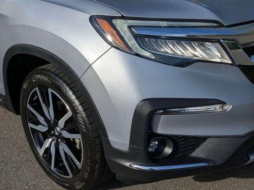 Lunar Silver Metallic 2020 Honda Pilot AWD Elite