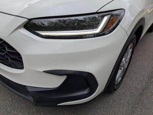 Platinum White Pearl 2024 Honda HR-V LX