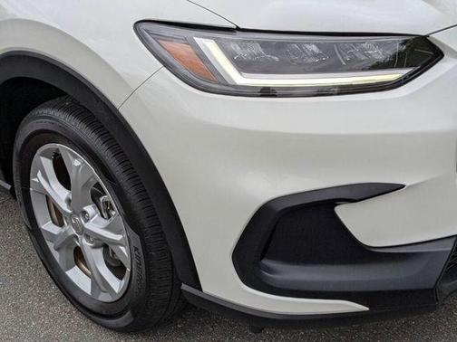 Platinum White Pearl 2024 Honda HR-V LX