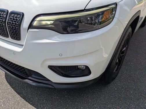 Bright White Clearcoat 2023 Jeep Cherokee Altitude