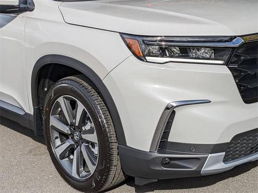 2025 Honda Pilot Touring 8-Passenger