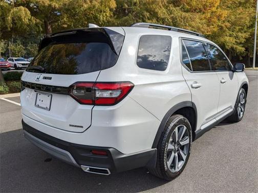 2025 Honda Pilot Touring 8-Passenger