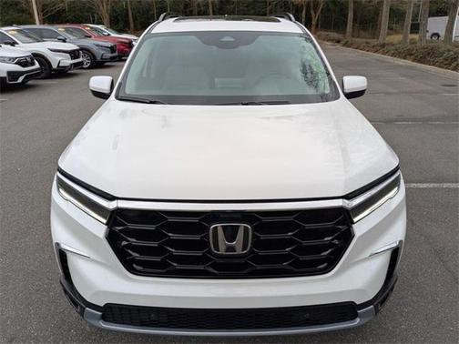 2025 Honda Pilot Touring 8-Passenger