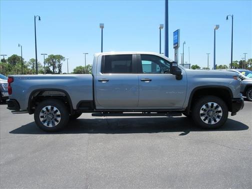 Sterling Gray Metallic 2026 Chevrolet Silverado 2500 Custom