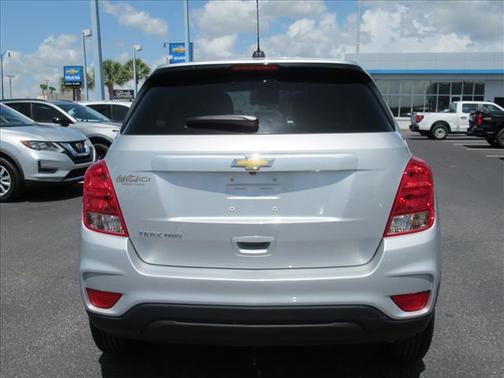 Silver Ice Metallic 2022 Chevrolet Trax LS