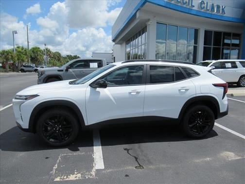 Summit White 2026 Chevrolet Trax FWD ACTIV