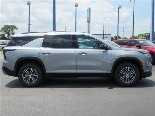Sterling Gray Metallic 2026 Chevrolet Traverse LT