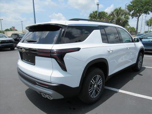 Summit White 2026 Chevrolet Traverse LT