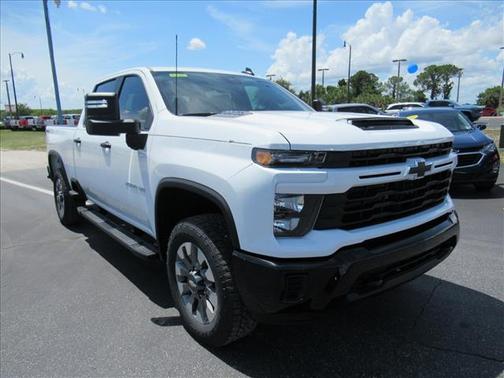 Summit White 2026 Chevrolet Silverado 2500 Custom