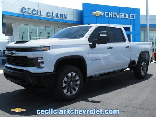 Summit White 2026 Chevrolet Silverado 2500 Custom