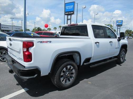 Summit White 2026 Chevrolet Silverado 2500 Custom