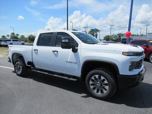 Summit White 2026 Chevrolet Silverado 2500 Custom