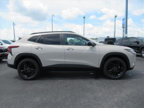 White Sands 2026 Chevrolet Trax FWD ACTIV