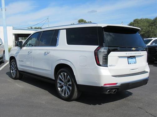 Iridescent Pearl Tricoat 2025 Chevrolet Suburban 4WD High Country