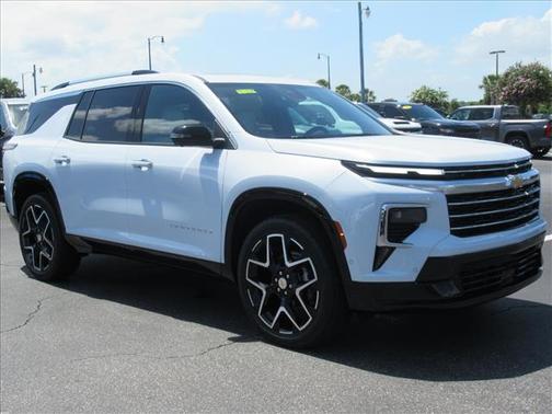 Polar White Tricoat 2026 Chevrolet Traverse High Country