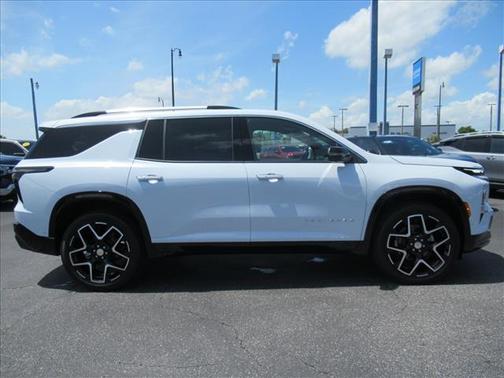Polar White Tricoat 2026 Chevrolet Traverse High Country