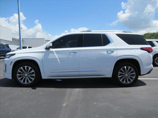 Summit White 2023 Chevrolet Traverse Premier
