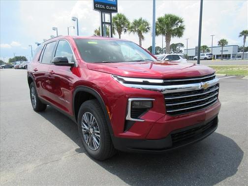 Radiant Red Tintcoat 2026 Chevrolet Traverse LT